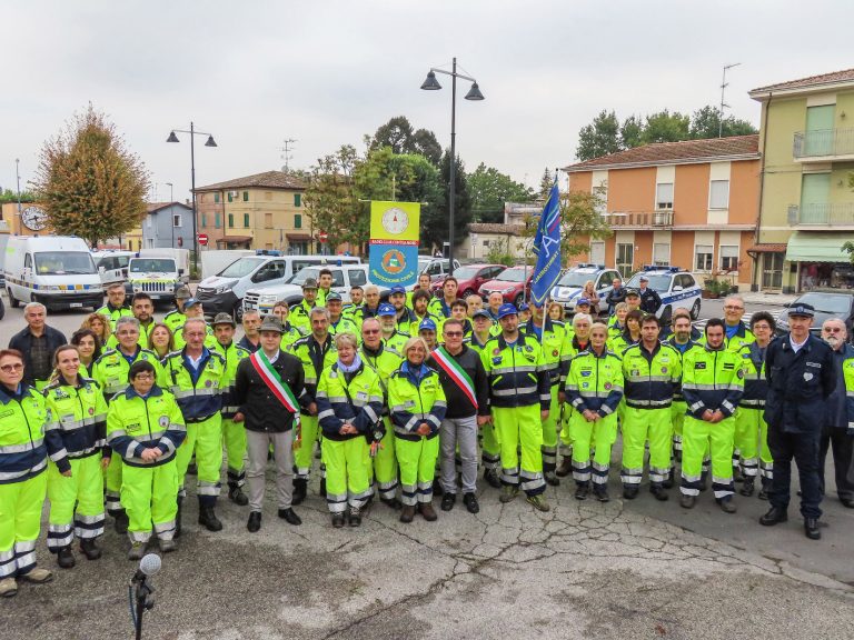 Squadra con stendardo